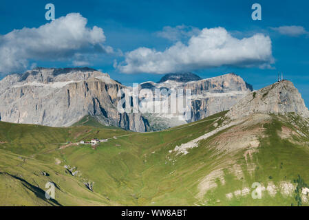 Dolomiti, Col Rodella, Gruppo Sella e Piz Boe, Piz Gralba e Piz Sella, Torri del Sella, vista aerea, Val di Fassa, Campitello, Trentino, Italia Foto Stock