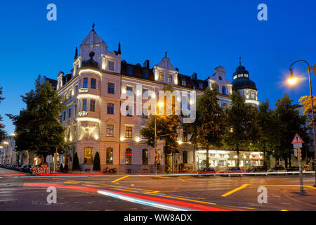In Germania, in Baviera, Monaco di Baviera, Bogenhausen, Feinkost KÃ¤fer, sera Foto Stock