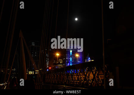 Londra, Regno Unito. Xiii Sep, 2019. Il cinese Mid-Autumn Festival luna piena al terrapieno Bridige il 13 settembre 2019, Londra, Regno Unito. Credito: Picture Capital/Alamy Live News Foto Stock