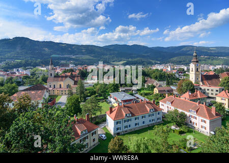 Leoben, vista dal castello MaÃŸenburg alla chiesa San Alfonskirche (St. Alfonso) e la Città Vecchia, Hochsteiermark, Steiermark, Stiria, Austria Foto Stock