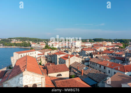Porec - Parenzo, vista in elevazione della città, sito patrimonio mondiale dell'unesco, Istria, costa adriatica, Croazia Foto Stock