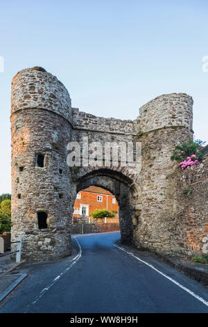 Inghilterra, East Sussex, Winchelsea, Strand Hill, il medievale del XIII secolo Town Gate Foto Stock