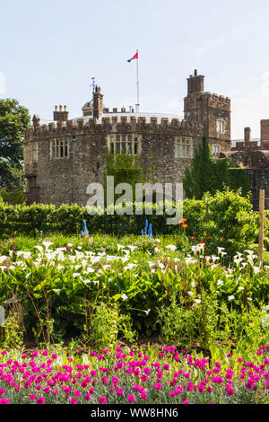 Inghilterra, Kent, Walmer, Walmer Castle, Orto e castello Foto Stock