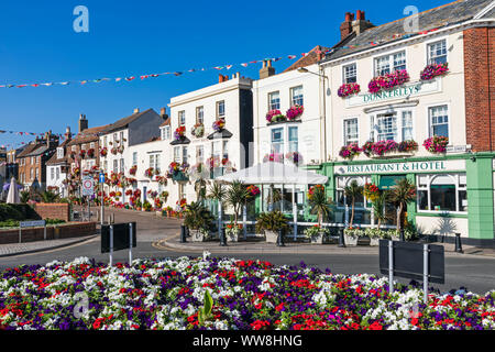 Inghilterra, Kent, trattare, colorati edifici sul lungomare Foto Stock