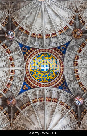 Inghilterra, Kent, Canterbury, Cattedrale di Canterbury, Ventilatore Soffitto a volte di Bell Harry Tower Foto Stock