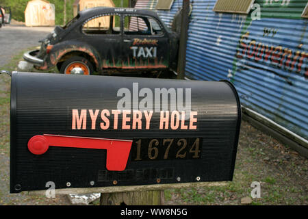 Mailbox al mistero foro, attrazione sul ciglio della strada in West Virginia, Stati Uniti d'America Foto Stock