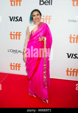 Toronto, Canada. Xiii Sep, 2019. Direttore Shonali Bose pone per le foto prima della premiere mondiale del film "Il cielo è rosa' a Roy Thomson Hall durante il 2019 Toronto International Film Festival (TIFF) a Toronto in Canada il 7 settembre 13, 2019. Credito: Zou Zheng/Xinhua Foto Stock