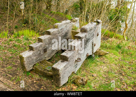 Il vecchio cannone di legno emplacement in pista al Rubha nan Gall (straniero del punto) faro, vicino a Tobermory, Isle of Mull, Scotland, Regno Unito Foto Stock