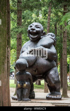 Numerose dimensione gigantesca statua di pietra a Nami Island Seoul COREA DEL SUD Foto Stock
