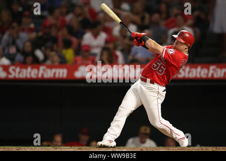 Anaheim, California, USA. Xiii Sep, 2019. 13 settembre 2019: Los Angeles Angeli diritto fielder Kole Calhoun (56) tra durante il gioco tra il Tampa Bay Rays e il Los Angeles gli angeli di Anaheim presso Angel Stadium di Anaheim, CA, (foto di Peter Joneleit, Cal Sport Media) Credito: Cal Sport Media/Alamy Live News Foto Stock