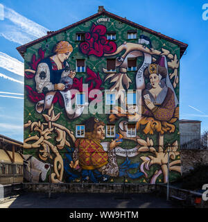 Vitoria Gasteiz murale itinerario, una coloratissima galleria di dipinti murali sulle case nel cuore della città, Paesi Baschi Foto Stock