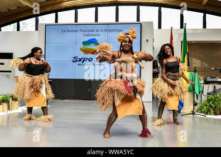 Pechino, Cina. Xiv Sep, 2019. Artisti eseguono durante il "Gabon giorno' evento presso il Beijing International mostra orticola in Pechino, capitale della Cina, Sett. 14, 2019. L'expo che si terrà il suo 'Gabon giorno' dell'evento del sabato. Credito: Liu Guifu/Xinhua Foto Stock