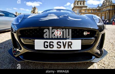 Jaguar F Tipo 5 0 V8 sovralimentato SVR (G6 SVR) in mostra al Concours d'Eleganza a Blenheim Palace il 8 settembre 2019 Foto Stock