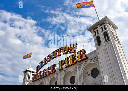 Brighton, Regno Unito - 2 Agosto 2019: Brighton Palace Pier su una giornata d'estate Foto Stock