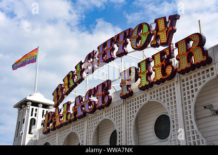 Brighton, Regno Unito - 2 Agosto 2019: Brighton Palace Pier su una giornata d'estate Foto Stock