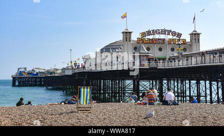 Brighton, Regno Unito - 2 Agosto 2019: Brighton Palace Pier su una giornata d'estate Foto Stock