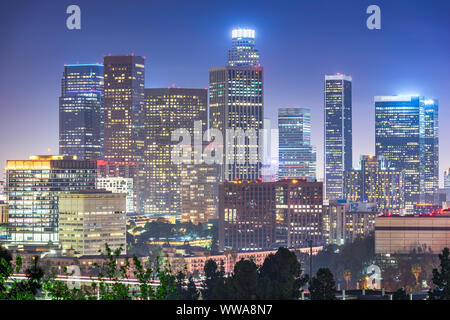 Los Angeles, California, Stati Uniti d'America skyline del centro di notte. Foto Stock