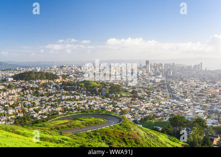 San Francisco, California, Stati Uniti d'America skyline da Twin Peaks al mattino. Foto Stock