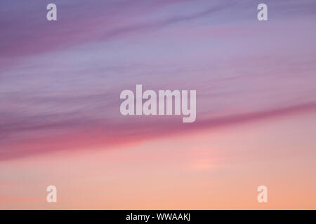 Colorato tramonto nuvole al tramonto Cielo scape background Foto Stock