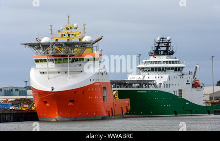 2 Vaso a Montrose Fiume South Esk , di fronte IMO 9447952 Normand prosperare un rimorchiatore/nave di alimentazione e IMO 9505508 Havila Subsea un offshore Nave di alimentazione. Foto Stock