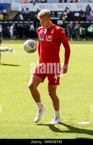 Swansea, Regno Unito. Xiv Sep, 2019. Joe Worrall di Nottingham Forest si riscalda durante il cielo EFL scommessa match del campionato tra Swansea City e Nottingham Forest al Liberty Stadium, Swansea, Galles il 14 settembre 2019. Foto di Ken scintille. Solo uso editoriale, è richiesta una licenza per uso commerciale. Nessun uso in scommesse, giochi o un singolo giocatore/club/league pubblicazioni. Credit: UK Sports Pics Ltd/Alamy Live News Foto Stock