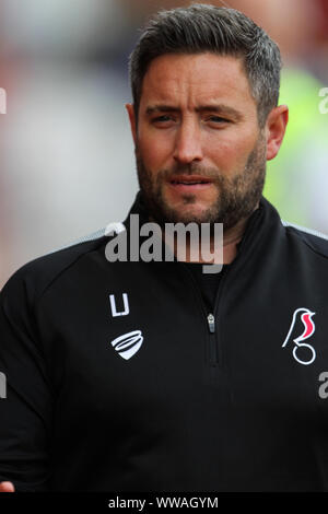 Stoke on Trent, Regno Unito. Xiv Sep, 2019. Bristol City manager Lee Johnson durante il cielo EFL scommessa match del campionato tra Stoke City e la città di Bristol a bet365 Stadium, Stoke-on-Trent, in Inghilterra il 14 settembre 2019. Foto di Jurek Biegus. Solo uso editoriale, è richiesta una licenza per uso commerciale. Nessun uso in scommesse, giochi o un singolo giocatore/club/league pubblicazioni. Credit: UK Sports Pics Ltd/Alamy Live News Foto Stock