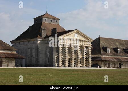 Vista del direttore di House progettata da Ledoux presso le Saline royale (royal saline) in Arc-et-Senans Foto Stock