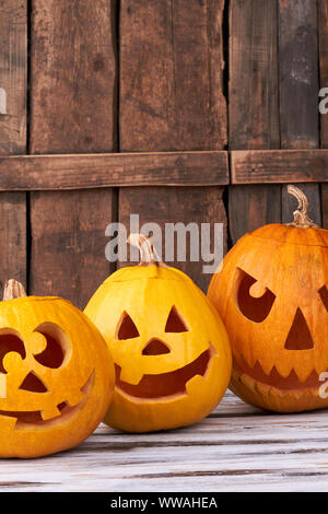 Sfondo di legno con zucche Halloween. Foto Stock