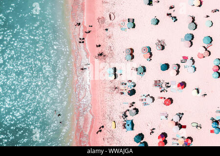 La folla di persone sulla Spiaggia, Vista Aerea Foto Stock