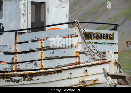 Vecchio eerie currogated lamiera in barca Isafjordur, Westfjords Islanda Foto Stock