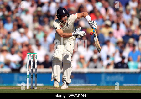 Inghilterra è Joe Denly batting durante il giorno e tre la quinta prova la corrispondenza alla Kia ovale, Londra. Foto Stock