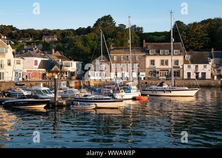 Vista mattutina sul porto di Padstow, North Cornwall, Inghilterra, Regno Unito Foto Stock