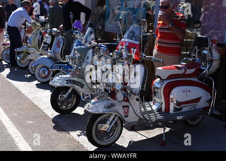 Goodwood 13 Settembre 2019 - visualizzazione statica dell Lambrettas - mods - quarantesimo anniversario di chi è Quadrophenia Foto Stock