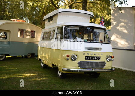 Goodwood 13 Settembre 2019 - 1965 Commer 'caravanette' Foto Stock