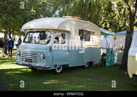 Goodwood 13 Settembre 2019 - 1964 Austin J2 Paralanian Foto Stock