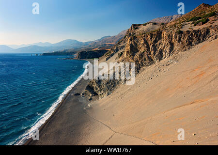 Rethimno, Creta, Grecia. Vista panoramica di Agios Pavlos Beach sulla costa sud dell'isola. Foto Stock