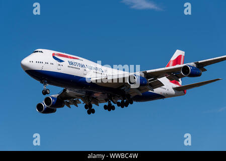 British Airways Boeing 747 Jumbo aereo di linea G-CIVT atterraggio all'aeroporto di Londra Heathrow a Hounslow, Londra, Regno Unito Foto Stock