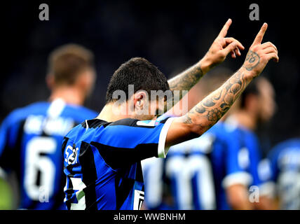 Milano, Italia. Xiv Sep, 2019. FC Inter tra Stefano Sensi celebra durante una serie di una partita di calcio tra FC Inter e Udinese in Milano, Italia, Settembre 14, 2019. Credito: Alberto Lingria/Xinhua Credito: Xinhua/Alamy Live News Foto Stock