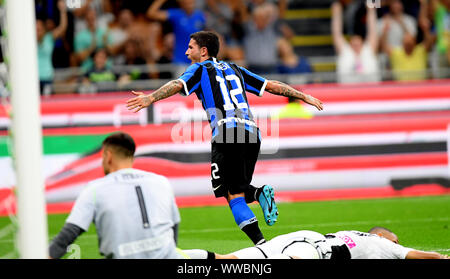 Milano, Italia. Xiv Sep, 2019. FC Inter tra Stefano Sensi celebra durante una serie di una partita di calcio tra FC Inter e Udinese in Milano, Italia, Settembre 14, 2019. Credito: Alberto Lingria/Xinhua Credito: Xinhua/Alamy Live News Foto Stock