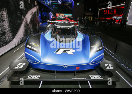 Francoforte, Germania. Xii Sep, 2019. La casa automobilistica tedesca VOLKSWAGEN visualizza il VW ID.R electric race car al 2019 Internationale Automobil-Ausstellung (IAA). (Foto di Michael Debets/Pacific Stampa) Credito: Pacific Press Agency/Alamy Live News Foto Stock