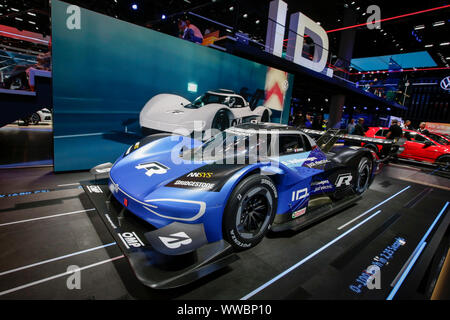 Francoforte, Germania. Xii Sep, 2019. La casa automobilistica tedesca VOLKSWAGEN visualizza il VW ID.R electric race car al 2019 Internationale Automobil-Ausstellung (IAA). (Foto di Michael Debets/Pacific Stampa) Credito: Pacific Press Agency/Alamy Live News Foto Stock