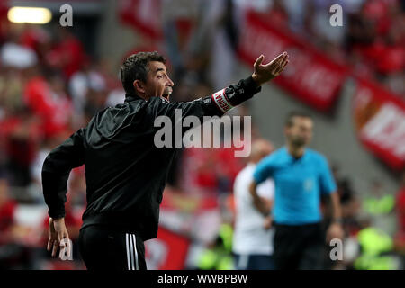 Lisbona, Portogallo. Xiv Sep, 2019. Benfica's head coach Bruno Lage gesti durante il campionato portoghese partita di calcio tra SL Benfica e Gil Vicente FC a Lisbona, in Portogallo il 7 settembre 14, 2019. Credito: Pedro Fiuza/Xinhua Foto Stock