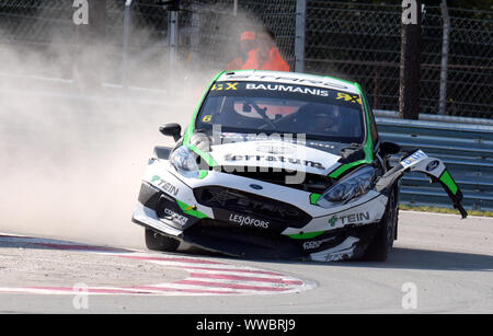 Riga, Lettonia. Xiv Sep, 2019. Janis Baumanis della Lettonia compete durante la gara di qualificazione della Neste mondo RX della Lettonia, a Riga, Lettonia, Sett. 14, 2019. Credito: Edijs Palens/Xinhua Credito: Xinhua/Alamy Live News Foto Stock