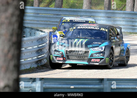 Riga, Lettonia. Xiv Sep, 2019. Andreas Bakkerud (anteriore) della Norvegia compete durante la gara di qualificazione della Neste mondo RX della Lettonia, a Riga, Lettonia, Sett. 14, 2019. Credito: Edijs Palens/Xinhua Credito: Xinhua/Alamy Live News Foto Stock