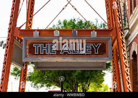 Segno per il vicolo di intrattenimento, shopping e il quartiere ristorante sulla strada in Alabama capitale città di Montgomery nel centro di vecchia città storica Foto Stock