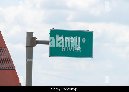 Bay Minette con Interstate Highway road i-65 in Alabama con il generale WK Wilson Jr. ponte sul Fiume Mobile bay segno da acqua Foto Stock