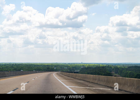 Bay Minette con Interstate Highway road i-65 in Alabama su WK generale Wilson Jr. ponte mobile bay acqua Foto Stock