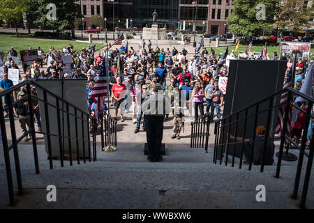 Columbus, Stati Uniti d'America. Xiv Sep, 2019. Gli attivisti durante un pro-gun rally contro la pistola generale agenda di controllo a Columbus. Credito: SOPA Immagini limitata/Alamy Live News Foto Stock