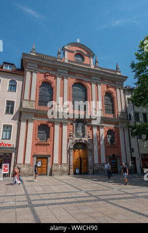 La Bürgersaal ("Citizen's Hall'),un edificio storico su Neuhauser Strasse, a Monaco di Baviera, Germania. Foto Stock