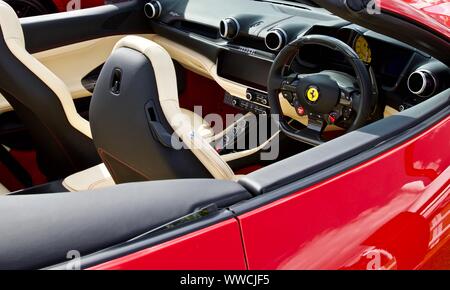 Ferrari Portofino (tipo F164) in mostra presso il 2019 Salon Privé presso il Palazzo di Blenheim, Oxfordshire Foto Stock